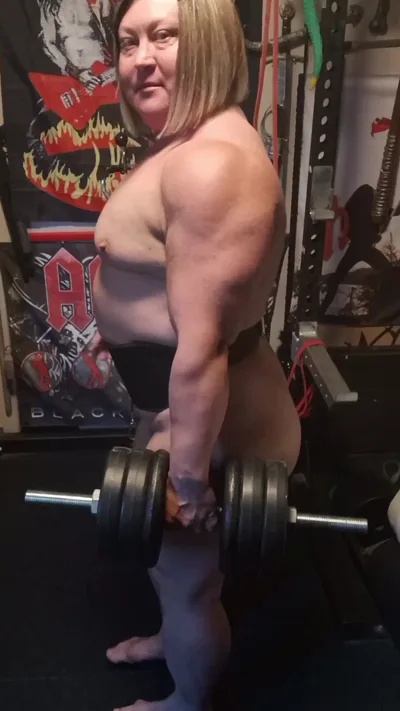 Anna K Powerlifter's exclusive training in the art of the bicep and the guillotine