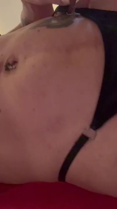 Miriam Red Queen's hot 18-year-old video - onlyfans exclusive!