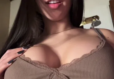 Amaluwu8's Foot Fetish: Onlyfans Leaked Foot Video with Amaluwu8 Dominant