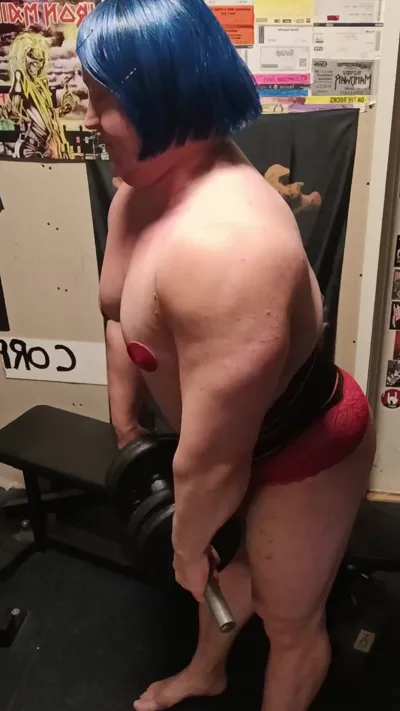 Watch Anna K Powerlifter dominate & humiliate with her feet in exclusive Onlyfans video
