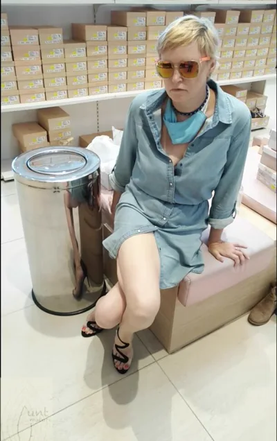 Watch Mature_cunt cum multiple times while getting off in the shoes shop