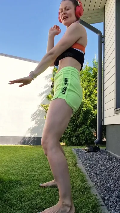 Watch Physiomama's exclusive homemade video: Onlyfans' Takapihatans sit Lomalla Anoppilassa & EnVi