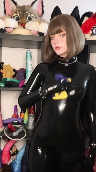 Aka Thecutestkittycat dominates in latex catsuit in exclusive solo video