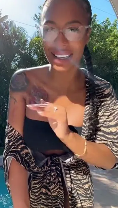 Sarai Minx gets wild with onlyfans in HD video livelife