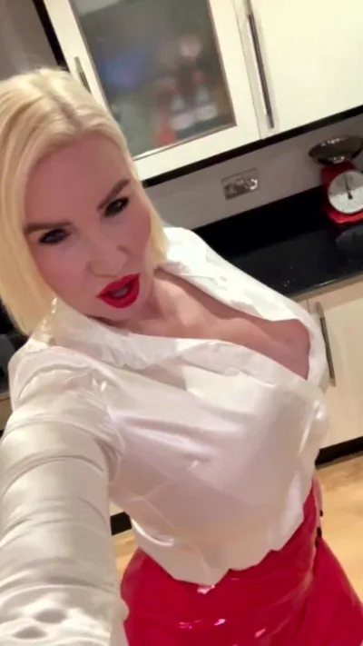 Watch Sophie James, the onlyfan, get steamy in exclusive homemade video from Onlyfans
