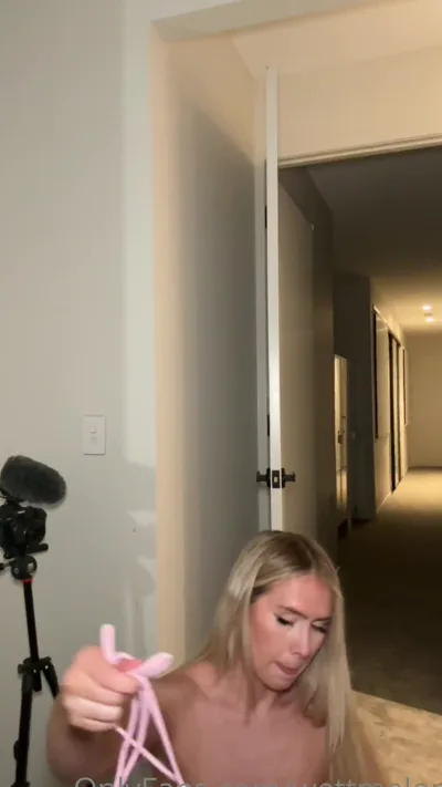 Wettmelons is back for more blowjob and dildo action!