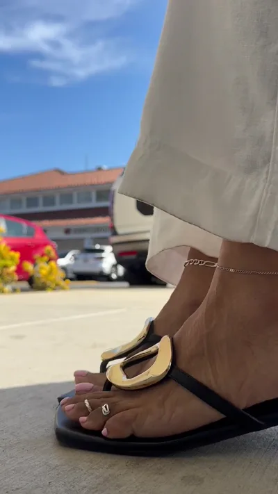 Onlyfans Exclusive HD Video: Watch U505203841 in kinky solo action with her feet in latex