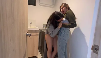 Mi compadre del trabajo se vuelve lesbiana Scarlettandchanel for fingering, kissing and tribbing