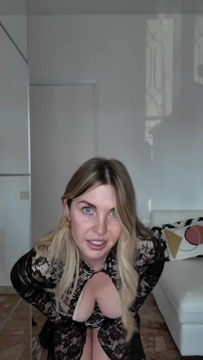 Maria Eva Peach flaunts her tiny feet in latex & dominates in this vn onlyfans video