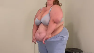 Watch Lisalou Aka Lisaloussbbw's exclusive homemade video for Way Too Tight Onlyfans - Onlyfans trending video
