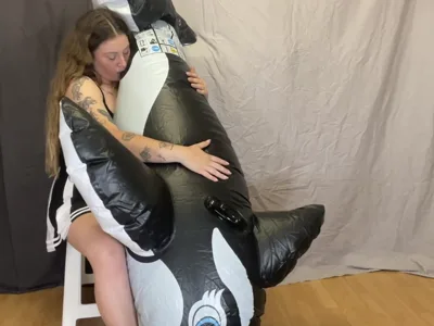Bee Looner dominates in hot fetish clip with real Orca inflatable and feet fetish
