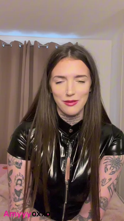 Amyyyoxxo humiliates her small penis with a kinky chastity play