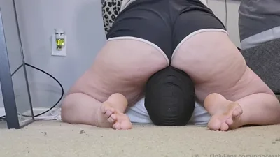 Princess Beigh dominates her slave with nasty farting in exclusive solo clip onlyfans can watch!