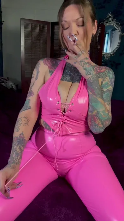 Smoking Vixen dominates and humiliates her client in exclusive solo video