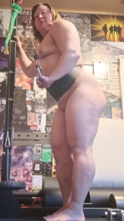 Anna K Powerlifter dominates onlyfans with her real fetish and pushes down in her arm