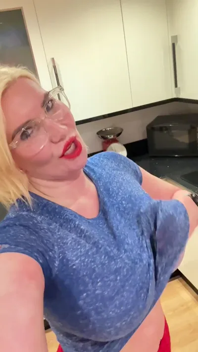Sophie James, the onlyfans model, gets her natural pussy creamed in exclusive homemade video