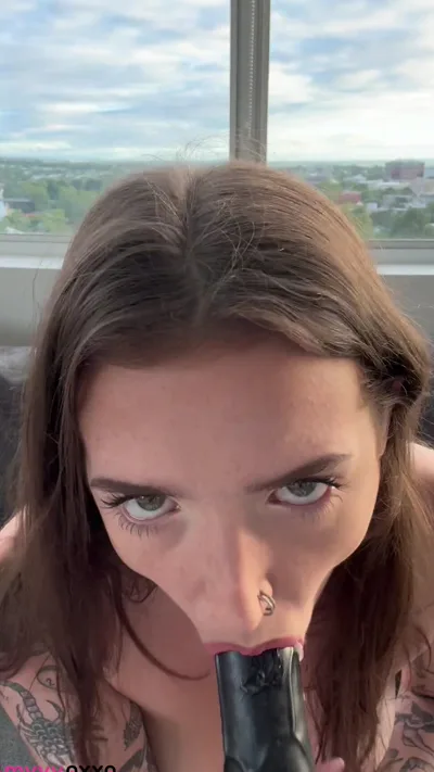 Amyyyoxxo goes wild with her favorite toys & gives a sloppy BJ