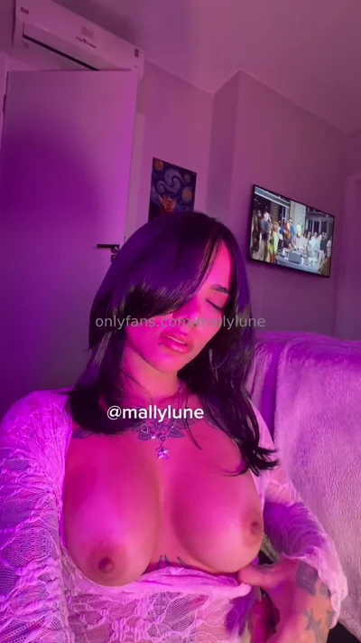 Mally Lune Aka Mallylune Gets Real with Onlyfans in Onlyfans Video Sa Sua Garota Favorita Passando