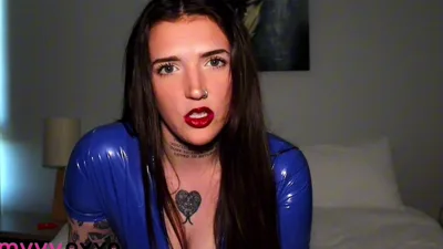Amyyyoxxo cleans up her chastity cage and worships Goddess with her small penis