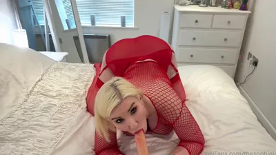 Watch Sophie James in hot homemade video - Onlyfans can't resist her juicy ass & tight pussy
