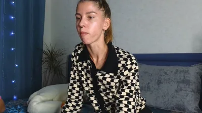 Petite Lisi4ka Basik shows off her amazing skills on webcam for your viewing pleasure