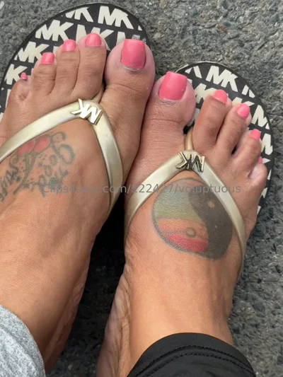 Voluptuous209Feet dominates you with her sexy feet in hot solo action - Onlyfans Video I Loveeee This Color Single Hd