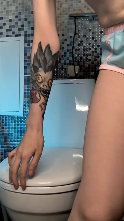 AmilyRose69 quenches her thirst with pee and gets wet with a lot of pleasure