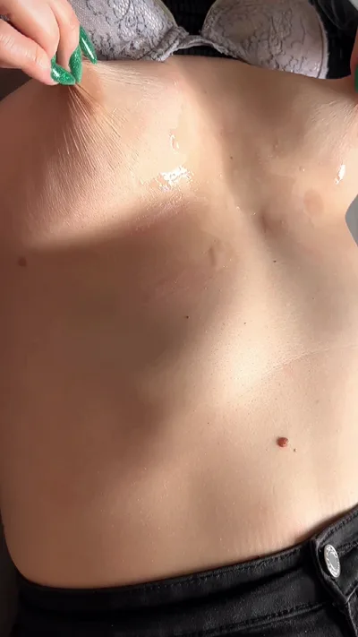 Watch Paradise Jessie's close-ups of her anal play with fingering and tit play