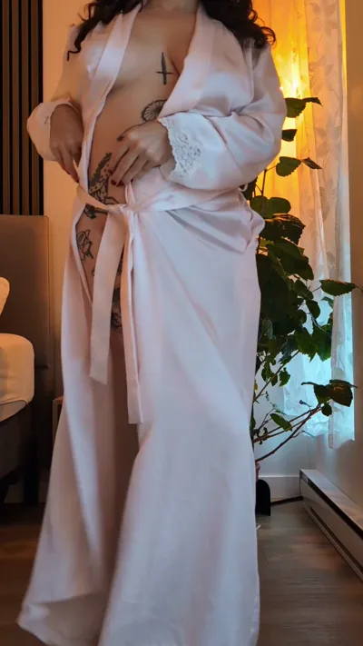 Suzie Luv gets wet and wild in her first ever homemade video Onlyfans Exclusive!