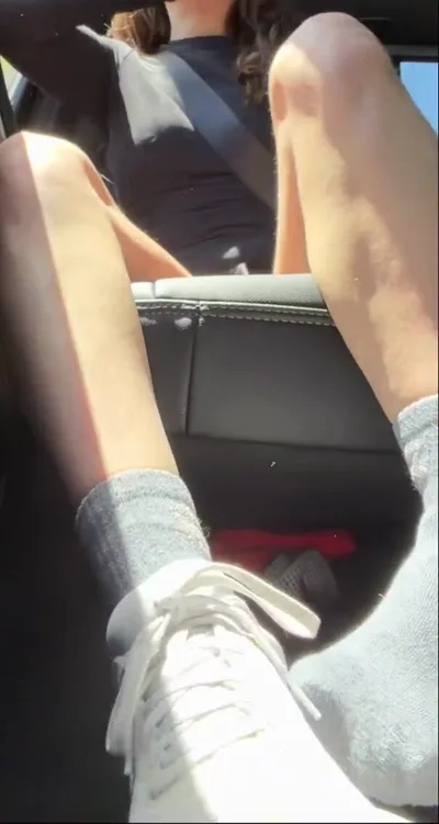 Watch Lolasoftsoles Aka Lolasoftsoles in hot solo action with her feet in the air