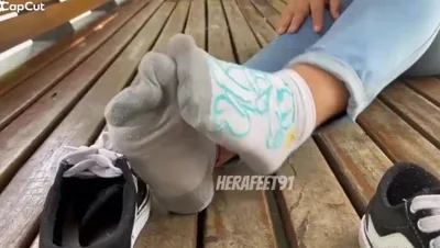 Exclusive Aka Herafeet91 video: Aka Herafeet91 dominates with her feet in hot outdoor solo clip