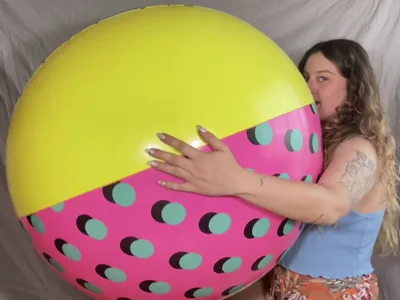 Bee Looner dominates and teases with real beach balls in exclusive HD video - Onlyfans Exclusive
