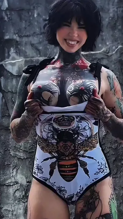 Beezzgarden dominates Aka Beezzgarden with her kinky solo play in 2025 Onlyfans video
