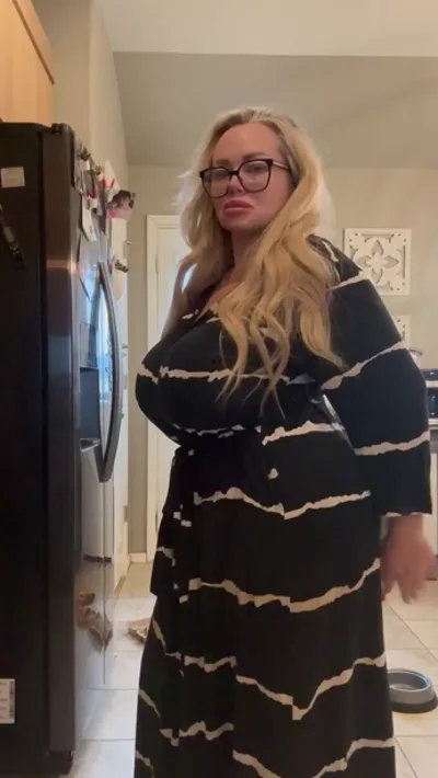 Katrina Thicc's Onlyfans Exclusive Hd Video: Good Morning & Happy Hump Day from Your Favorite Milf