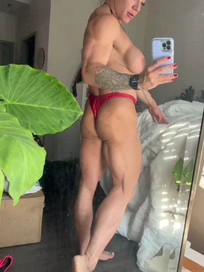 Xxxchelcbaby dominates & teases you with her kinky feet in exclusive video Onlyfans