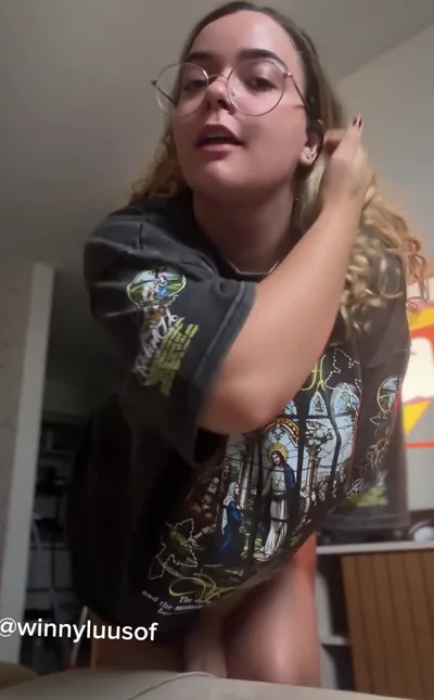 Winnyluus, the busty blonde bombshell, goes wild on camera for your viewing pleasure