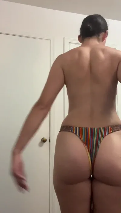 Ember Flint's hot homemade video: Onlyfans exclusive clip of Ember Flint's natural bikini bottoms