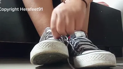 Aka Herafeet91 dominates and dominates with her feet in onlyfans exclusive video - My Old Sneakers make my feet smell really bad!