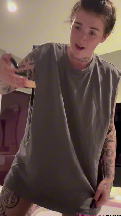 Amyyyoxxo's British Swingers Resort Vlog: Upskirt, LongNails, and Facial Fun!