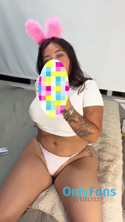 Watch Onlyfans' Gata Xuxu Aka Gataxuxu 04052026 video, where she craves your feet and a