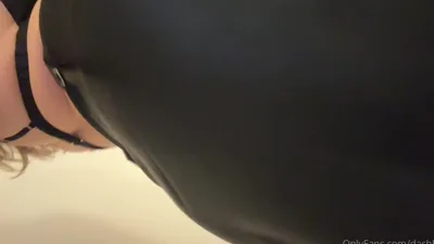 Dasha Bond dominates Akadashbond in a real homemade video with real feet fetish