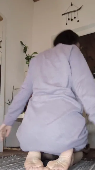Leyla Lowe talks dirty while dominating and humiliating her submissive in Onlyfans Video