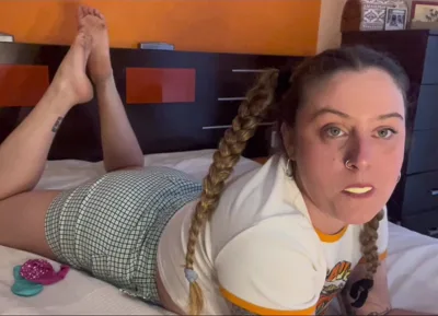 Bee Looner dominates her man with real fetish and bubblegum domination