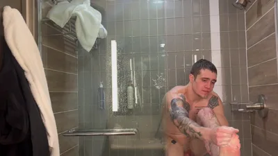 Elija Loads Aka Elijaloads - The First Solo Shower Video For The Rest Of Us