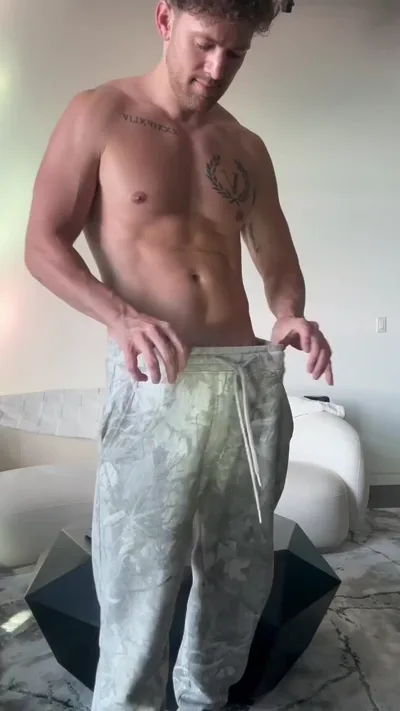 King Tyler Aka dominates in HD with his hot mistress's exclusive femdom fetish