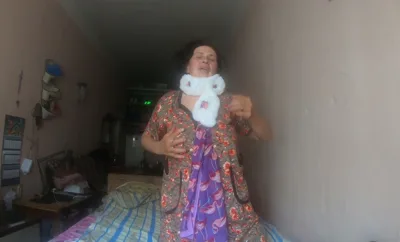 Mimi Schwarz is a straight-talking gilf who loves to sit back and relax
