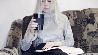 Paradise Jessie gets naked while reading a book & undresses for manyvids