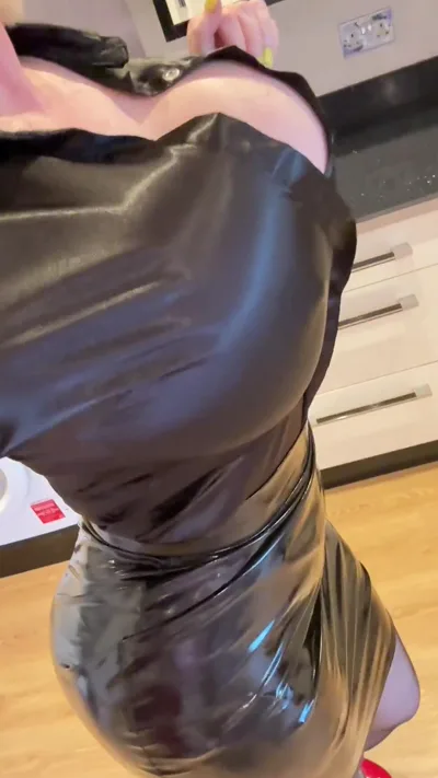 Sophie James - The Onlyfan's exclusive homemade video: Happy MILF can't resist draining your balls!