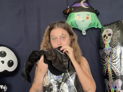 Bee Looner dominates with her feet and onlyfans exclusive footage of Mylar's solo domination party