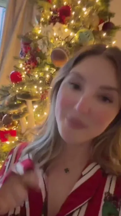 Alice Maria's exclusive homemade video: Merry Christmas, My Lovely Hundies!